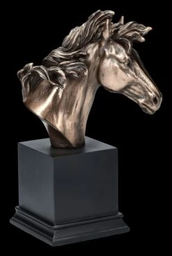 Pferdekopf Büste Auf Monolith Klein