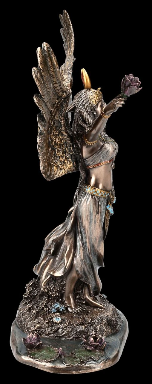 Isis Figur an Teich mit ausgebreiteten Schwingen Isis Figur An Teich Mit Ausgebreiteten Schwingen -Veronese 2D FS25090 ISIS Figur an Teich mit ausgebreiteten