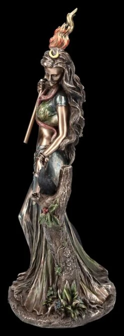 Hekate Figur Mit Fackel, Hund Und Rabe 3 Hekate Figur Mit Fackel, Hund Und Rabe -Veronese 2D FS25094 Hekate Figur mit Fackel Hund und Rabe 3 1280x1280