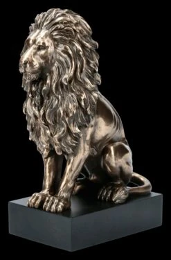 Sitzende Löwen Figur Auf Schwarzem Monolith -Veronese FS16158 Sitzende Loewen Figur auf schwarzem Monolith 3 1280x1280