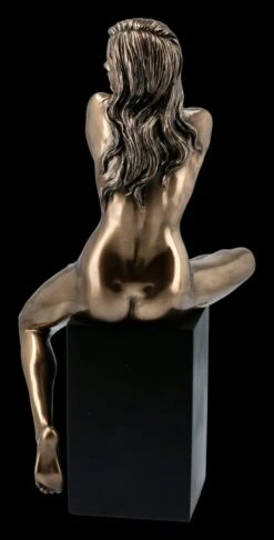 Weibliche Akt Figur - Sitzend Auf Monolith -Veronese FS16496 Akt Figur Frau 4 1280x1280