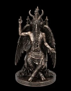 Baphomet Figur Sitzt Auf Thron