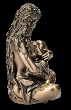 Gaia Figur Klein - Säugt Baby -Veronese FS26400 Gaia Figur klein s ugt Baby 8 1280x1280
