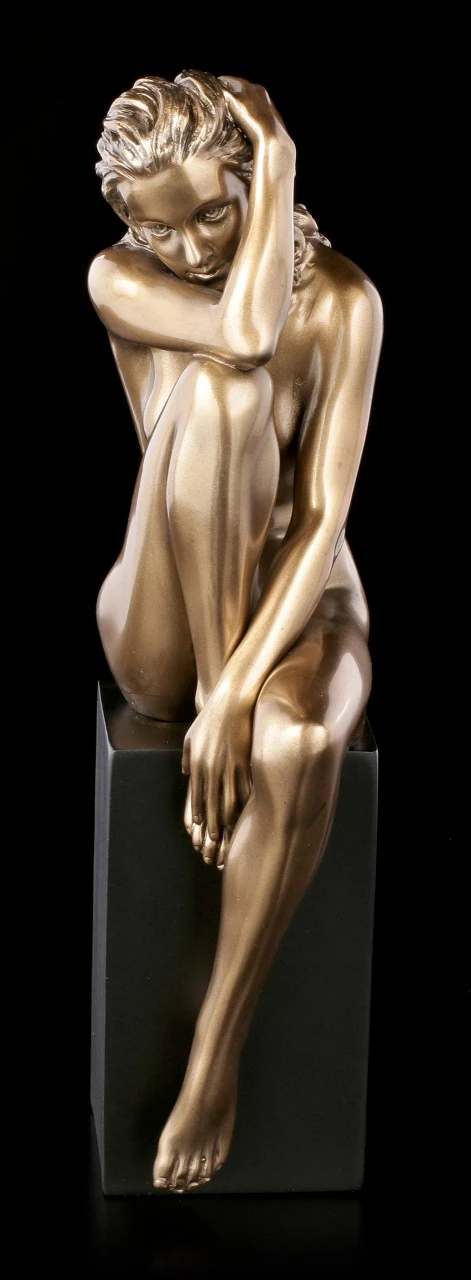 Weibliche Akt Figur - Auf Monolith sitzend Weibliche Akt Figur - Auf Monolith Sitzend -Veronese Weibliche Akt Figur Auf Monolith Sitzend