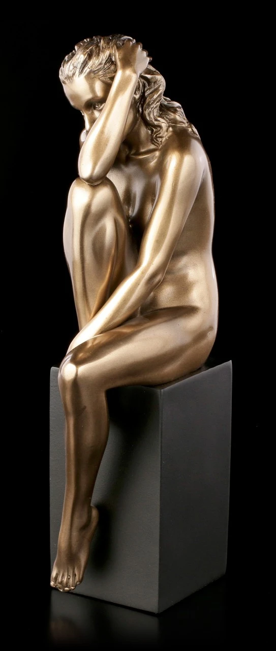 Weibliche Akt Figur - Auf Monolith sitzend Weibliche Akt Figur - Auf Monolith Sitzend -Veronese Weibliche Akt Figur Auf Monolith Sitzend