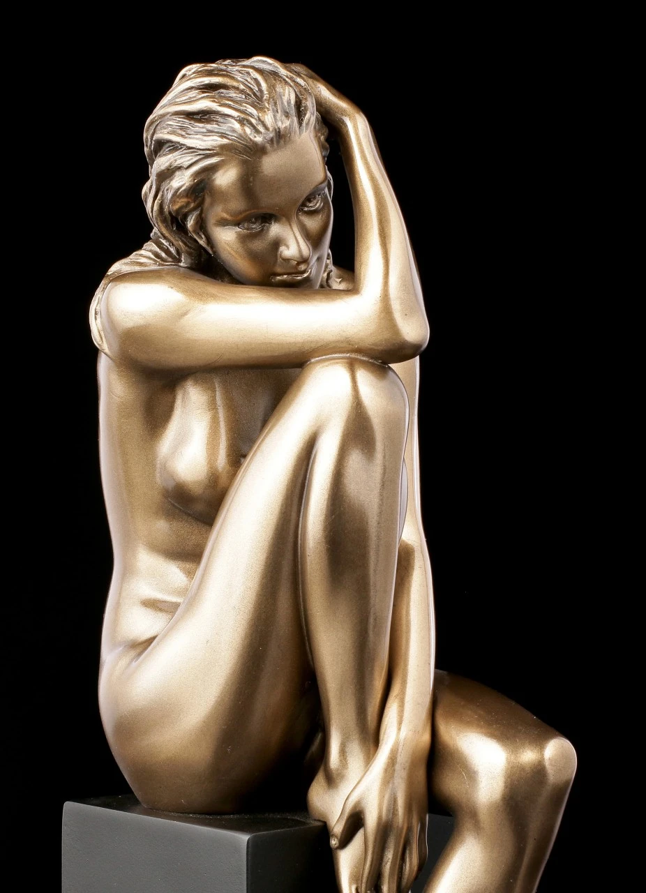 Weibliche Akt Figur - Auf Monolith sitzend Weibliche Akt Figur - Auf Monolith Sitzend -Veronese Weibliche Akt Figur Auf Monolith Sitzend